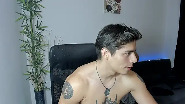 Giordano Russo online show from December 2024 01:24:01 AM