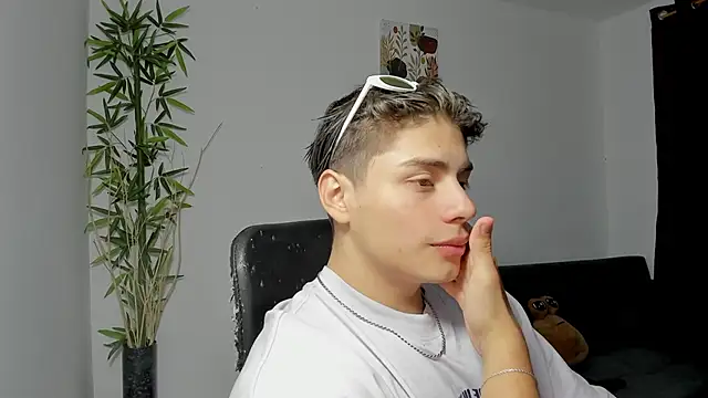 Giordano Russo online show from February 2025 09:23:01 PM