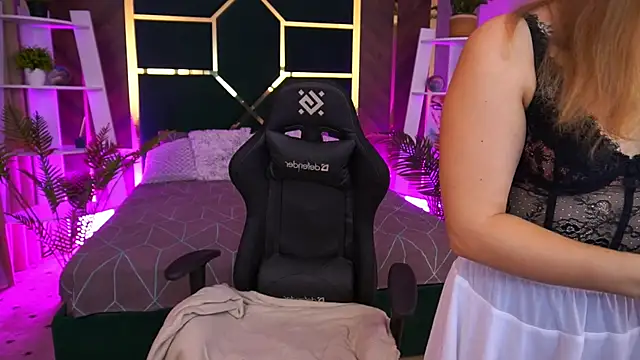 CassandraGood online show from September 2025 08:39:02 AM