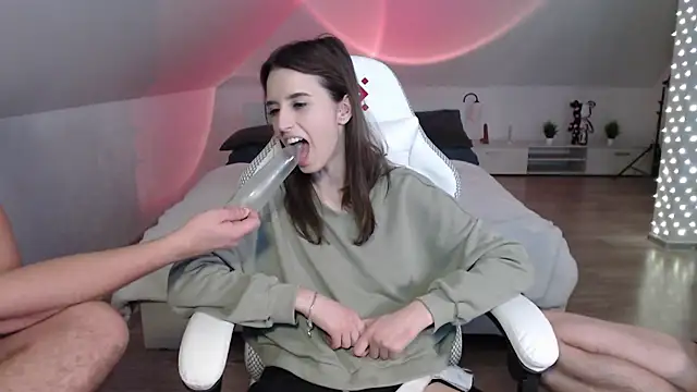 Snapshot of -Yummybabes- chatting on February 2025 08:27:02 PM -Yummybabes- online show from February 2025 08:27:02 PM