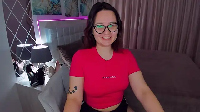 EsterLogan online show from January 2025 09:17:01 AM