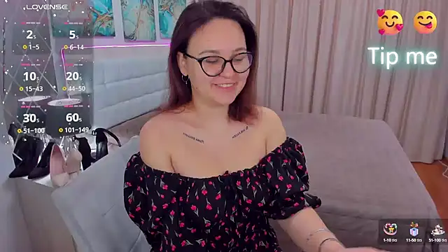 EsterLogan online show from February 2025 09:54:01 AM