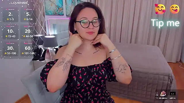 EsterLogan online show from February 2025 01:20:01 PM