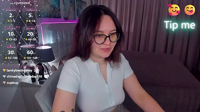 EsterLogan online show from February 2025 11:51:02 AM