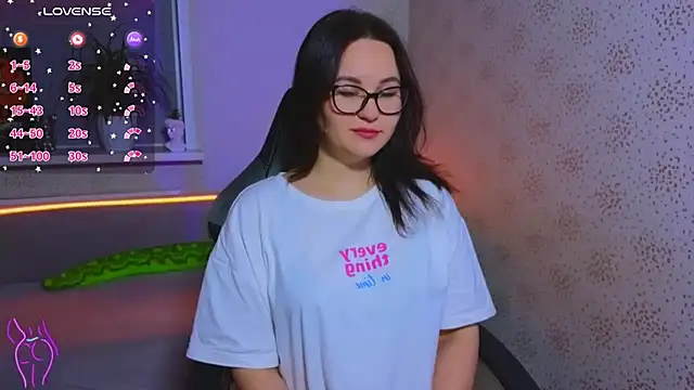 EsterLogan online show from September 2025 03:39:01 PM