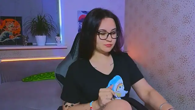 EsterLogan online show from October 2025 08:24:01 AM