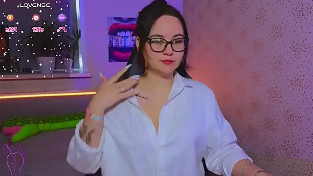 EsterLogan online show from October 2025 09:09:01 AM