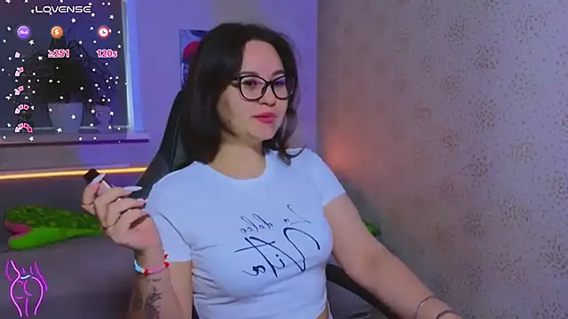 EsterLogan online show from October 2025 08:15:02 AM