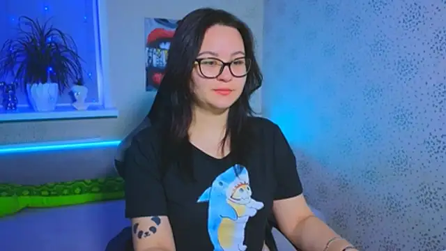 EsterLogan online show from November 2025 07:08:01 AM