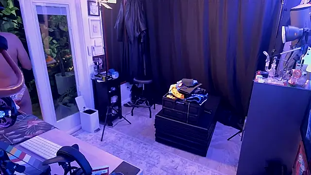 Briefs bud online show from December 2025 05:24:01 AM