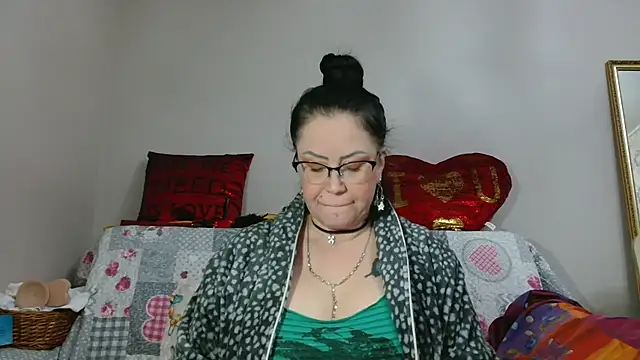 x  KHALEESI  x online show from December 2024 10:40:02 PM