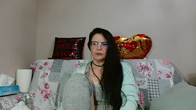 x  KHALEESI  x online show from November 2025 07:14:02 PM