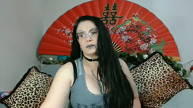 Snapshot of x__KHALEESI__x chatting on June 2026 08:20:02 PM x KHALEESI x online show from June 2026 08:20:02 PM