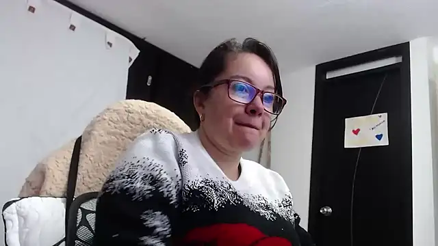 Sonialorens  online show from December 2024 11:49:02 AM