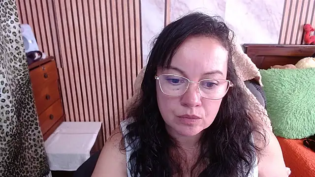 Sonialorens  online show from September 2025 04:53:02 PM