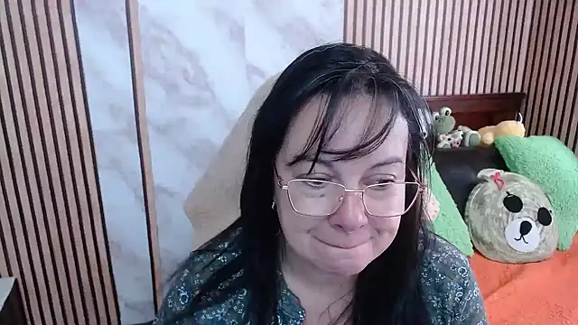 Sonialorens  online show from September 2025 12:54:01 PM