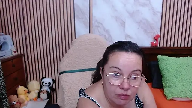 Sonialorens  online show from October 2025 11:16:01 PM