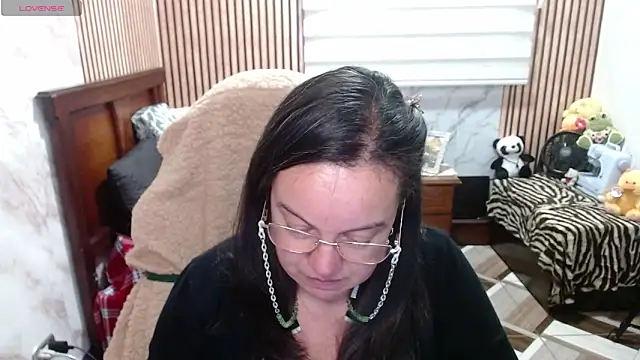 Sonialorens  online show from April 2026 09:40:02 PM