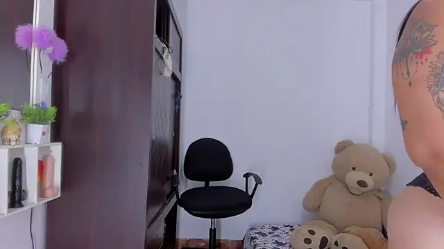 Emma lean online show from October 2025 12:34:02 PM