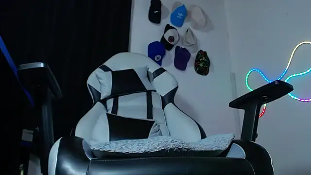 sebastian horny online show from November 2025 10:45:01 PM