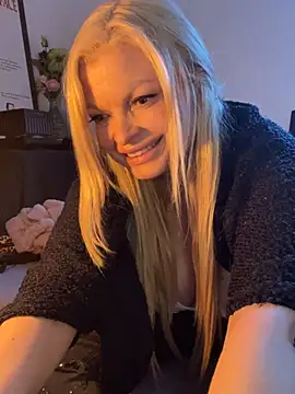 Snapshot of Lisavontease chatting on June 2026 03:50:01 PM Lisavontease online show from June 2026 03:50:01 PM