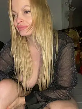 Snapshot of Lisavontease chatting on June 2026 09:40:01 PM Lisavontease online show from June 2026 09:40:01 PM