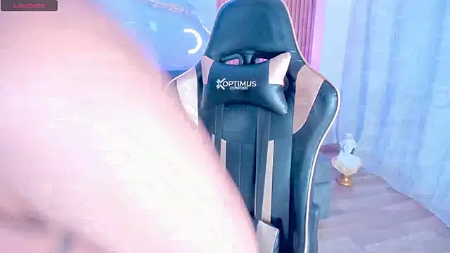 Snapshot of LaraBaker chatting on January 2025 11:17:01 PM LaraBaker online show from January 2025 11:17:01 PM