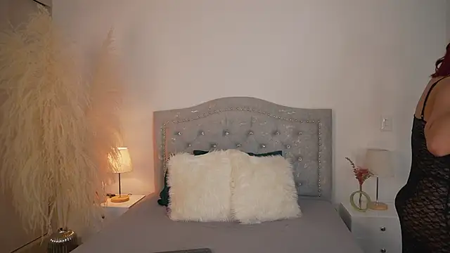 Snapshot of LaraBaker chatting on October 2025 01:19:01 PM LaraBaker online show from October 2025 01:19:01 PM