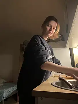 Snapshot of MaryHiggins chatting on February 2025 05:59:01 PM MaryHiggins online show from February 2025 05:59:01 PM