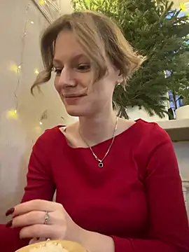 Snapshot of MaryHiggins chatting on February 2025 05:19:02 AM MaryHiggins online show from February 2025 05:19:02 AM