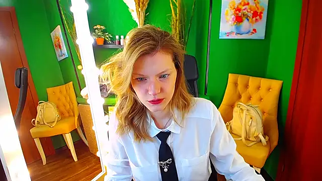 Snapshot of MaryHiggins chatting on February 2025 08:04:01 AM MaryHiggins online show from February 2025 08:04:01 AM