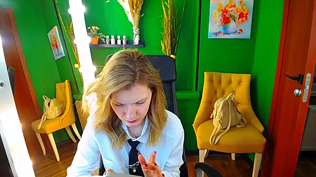 Snapshot of MaryHiggins chatting on February 2025 03:08:02 PM MaryHiggins online show from February 2025 03:08:02 PM