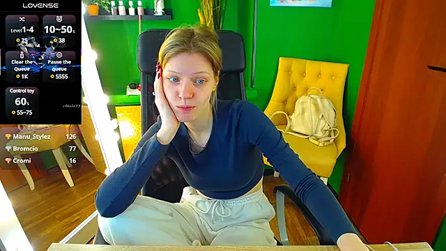 Snapshot of MaryHiggins chatting on March 2025 04:11:01 PM MaryHiggins online show from March 2025 04:11:01 PM