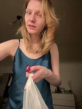 Snapshot of MaryHiggins chatting on March 2025 07:26:02 PM MaryHiggins online show from March 2025 07:26:02 PM