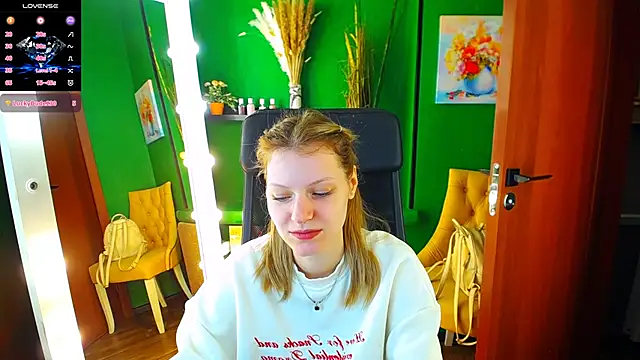 Snapshot of MaryHiggins chatting on March 2025 07:27:02 AM MaryHiggins online show from March 2025 07:27:02 AM