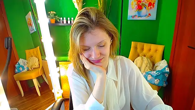 Snapshot of MaryHiggins chatting on March 2025 01:40:01 PM MaryHiggins online show from March 2025 01:40:01 PM