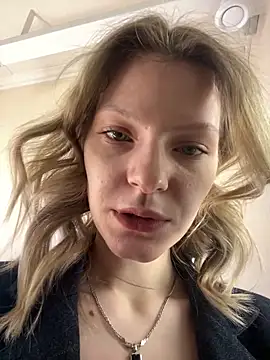 Snapshot of MaryHiggins chatting on March 2025 07:27:02 AM MaryHiggins online show from March 2025 07:27:02 AM