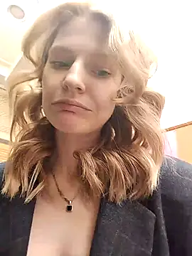 Snapshot of MaryHiggins chatting on March 2025 01:36:01 PM MaryHiggins online show from March 2025 01:36:01 PM