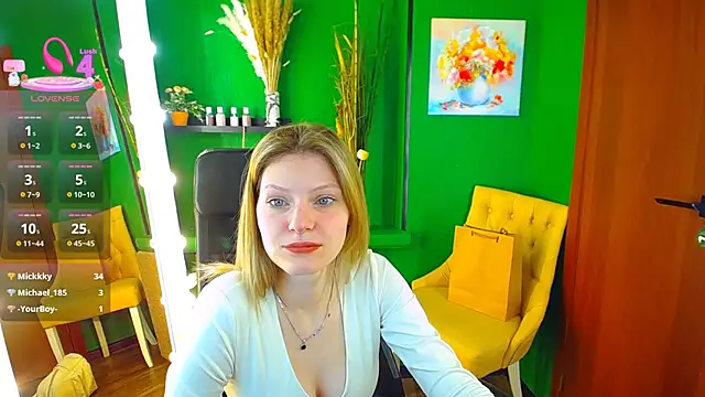 Snapshot of MaryHiggins chatting on March 2025 09:03:02 AM MaryHiggins online show from March 2025 09:03:02 AM