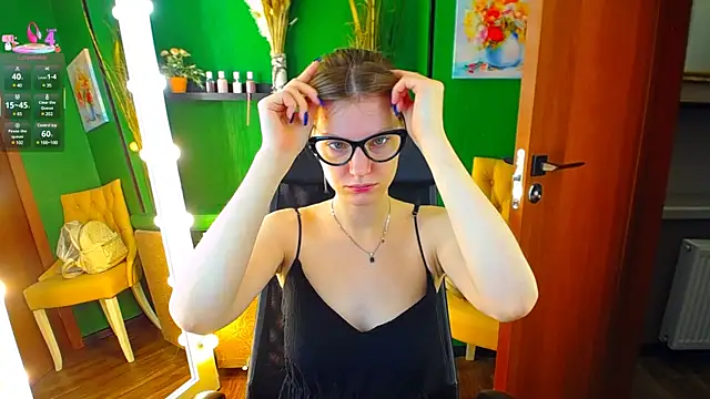 Snapshot of MaryHiggins chatting on March 2025 07:37:02 AM MaryHiggins online show from March 2025 07:37:02 AM