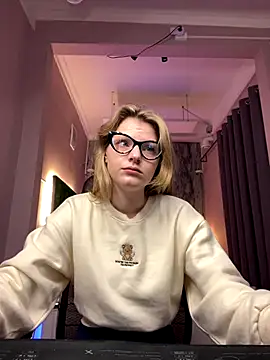 Snapshot of MaryHiggins chatting on September 2025 12:17:02 PM MaryHiggins online show from September 2025 12:17:02 PM