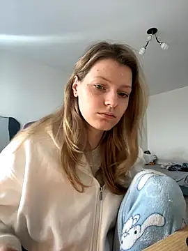 Snapshot of MaryHiggins chatting on September 2025 12:40:01 PM MaryHiggins online show from September 2025 12:40:01 PM