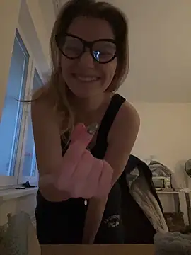 Snapshot of MaryHiggins chatting on September 2025 04:29:02 PM MaryHiggins online show from September 2025 04:29:02 PM