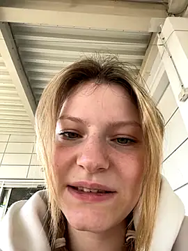 Snapshot of MaryHiggins chatting on September 2025 09:58:01 AM MaryHiggins online show from September 2025 09:58:01 AM