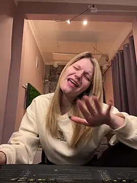 Snapshot of MaryHiggins chatting on September 2025 12:32:01 PM MaryHiggins online show from September 2025 12:32:01 PM