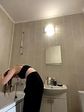 Snapshot of MaryHiggins chatting on October 2025 06:12:01 AM MaryHiggins online show from October 2025 06:12:01 AM