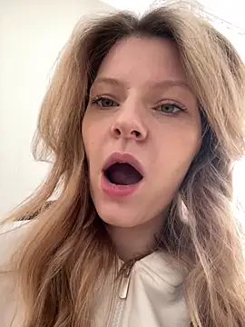 Snapshot of MaryHiggins chatting on October 2025 06:16:02 AM MaryHiggins online show from October 2025 06:16:02 AM