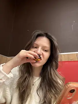 Snapshot of MaryHiggins chatting on November 2025 08:39:02 AM MaryHiggins online show from November 2025 08:39:02 AM