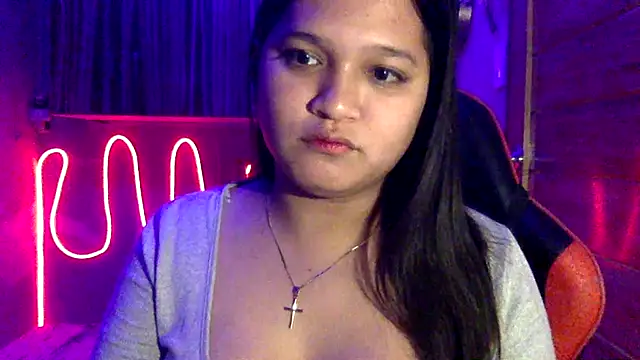 EmpressYna online show from October 2025 06:41:02 PM