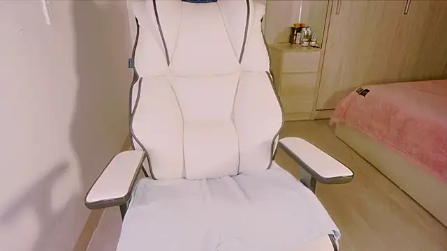 Girl  Funny online show from February 2025 01:25:01 PM